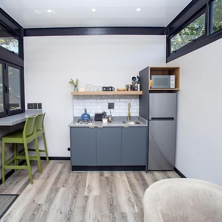 Coral Wood Self Catering Suites And B&B 이스트런던 외부 사진