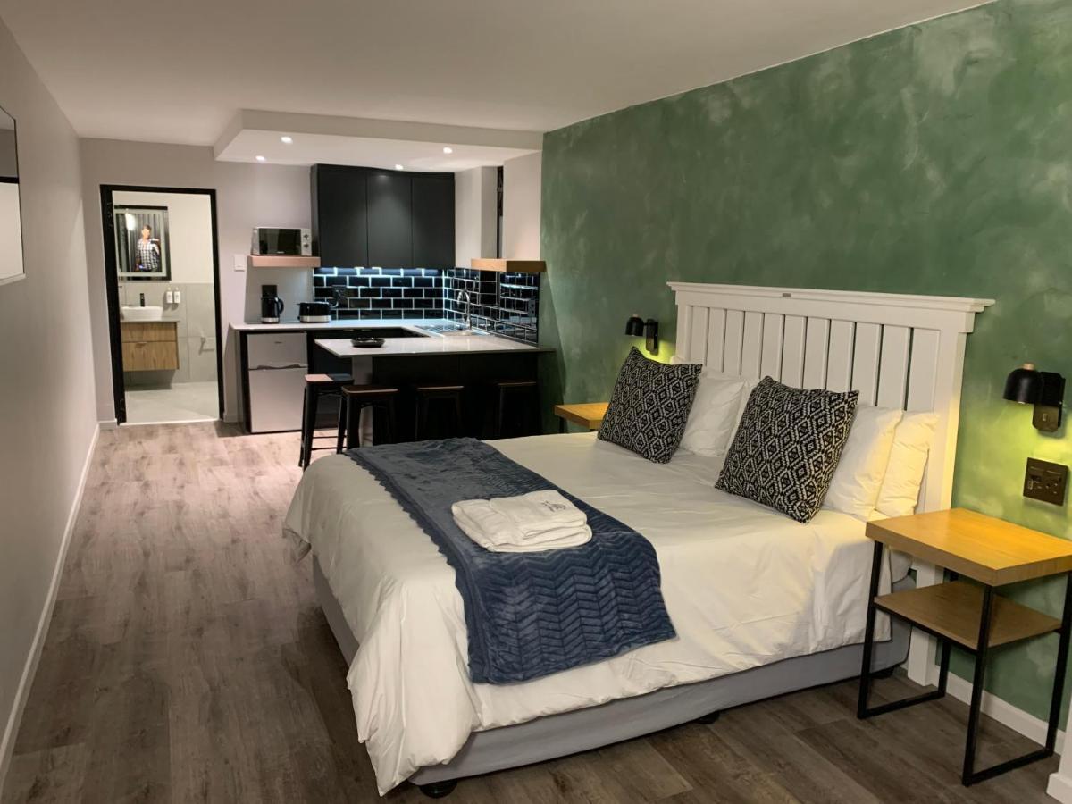 Coral Wood Self Catering Suites And B&B 이스트런던 외부 사진