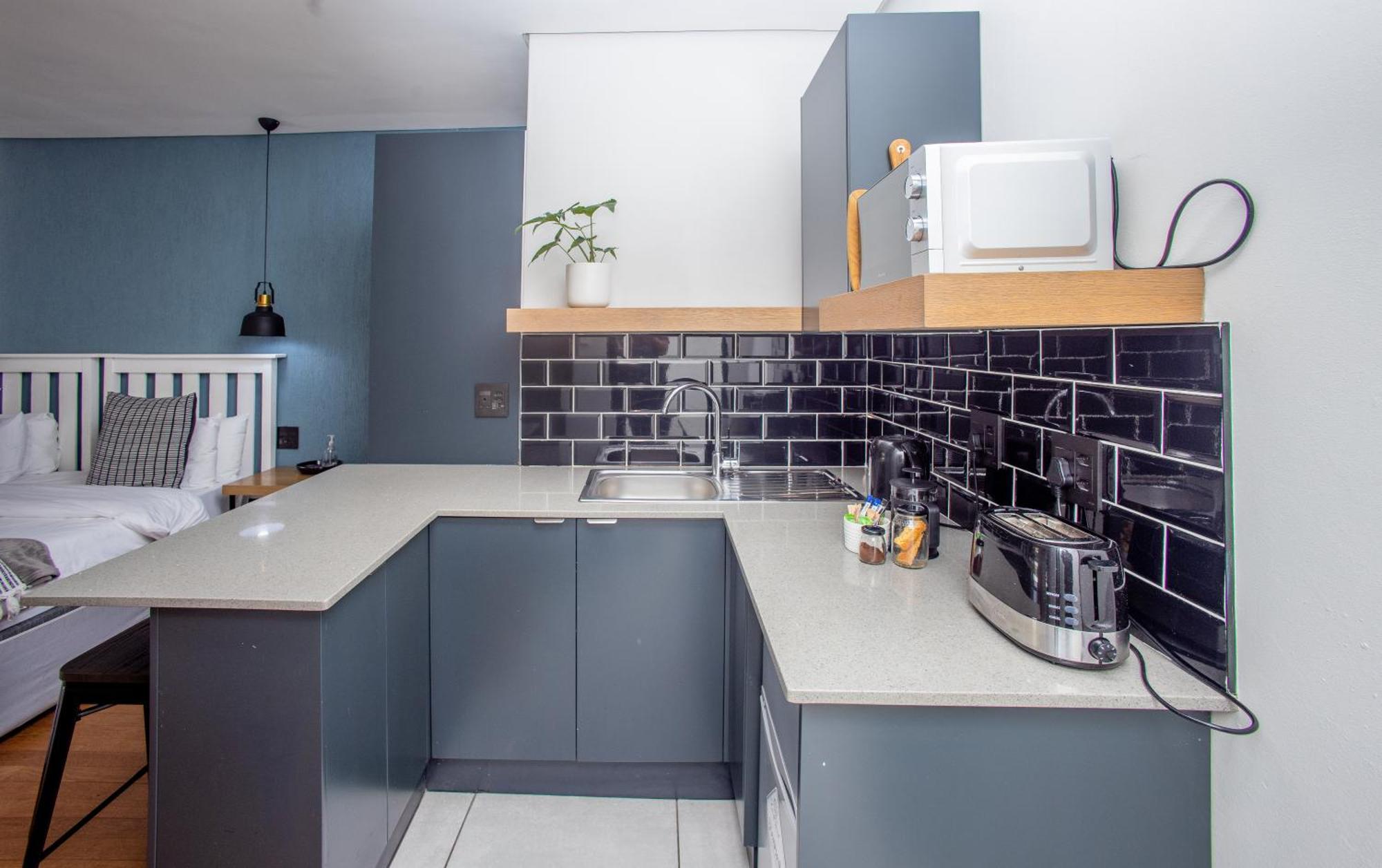 Coral Wood Self Catering Suites And B&B 이스트런던 외부 사진