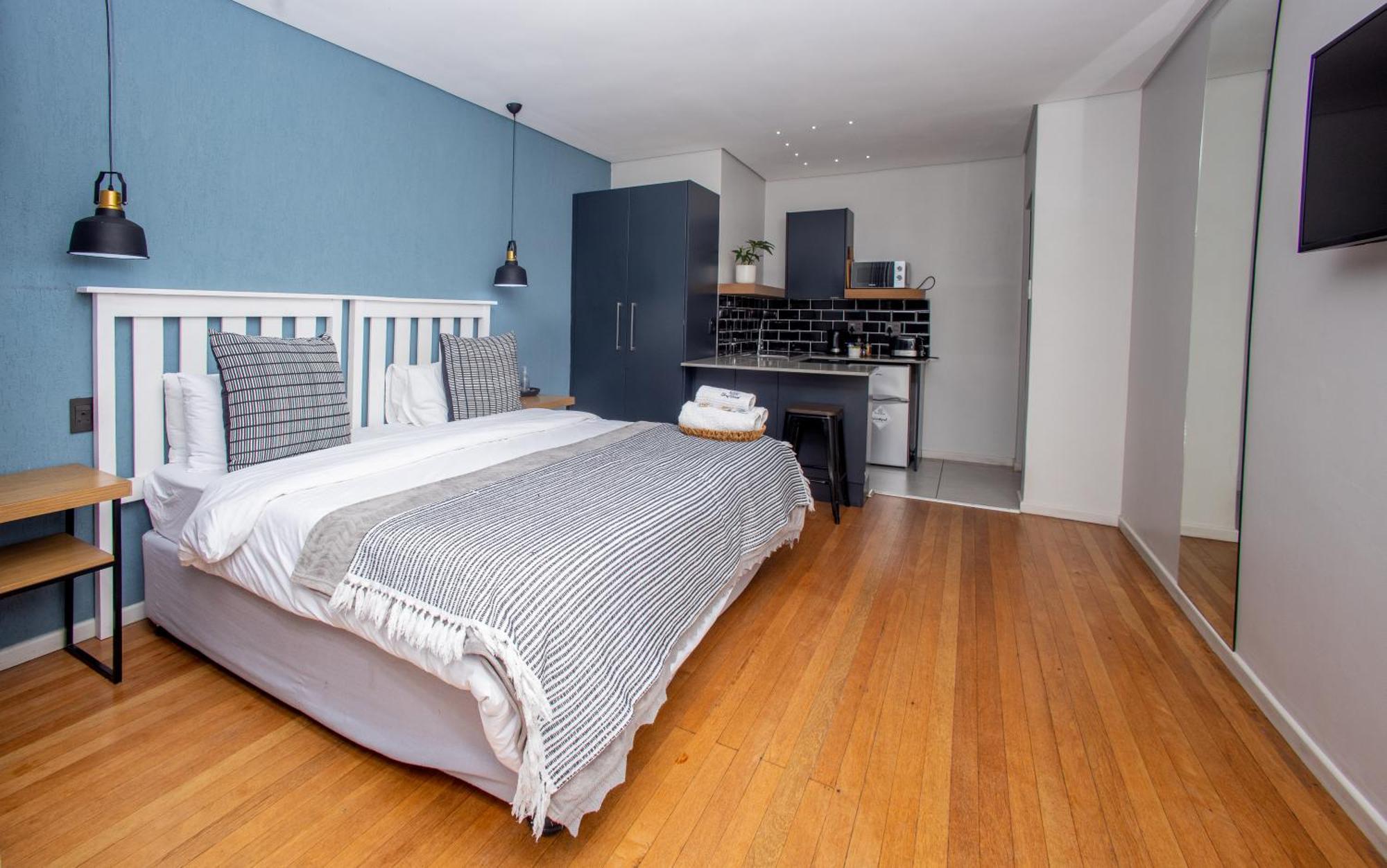 Coral Wood Self Catering Suites And B&B 이스트런던 외부 사진