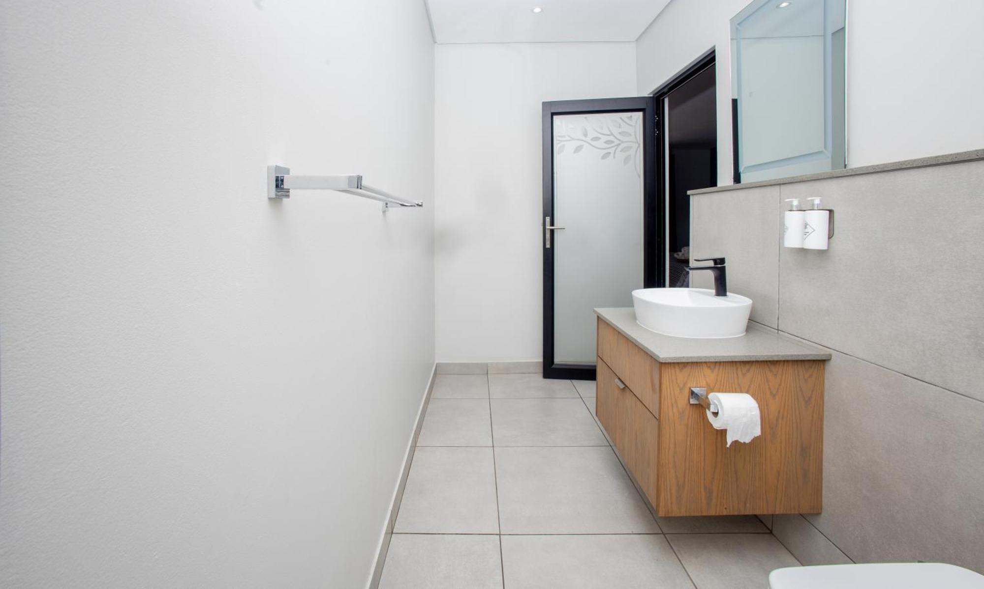 Coral Wood Self Catering Suites And B&B 이스트런던 외부 사진