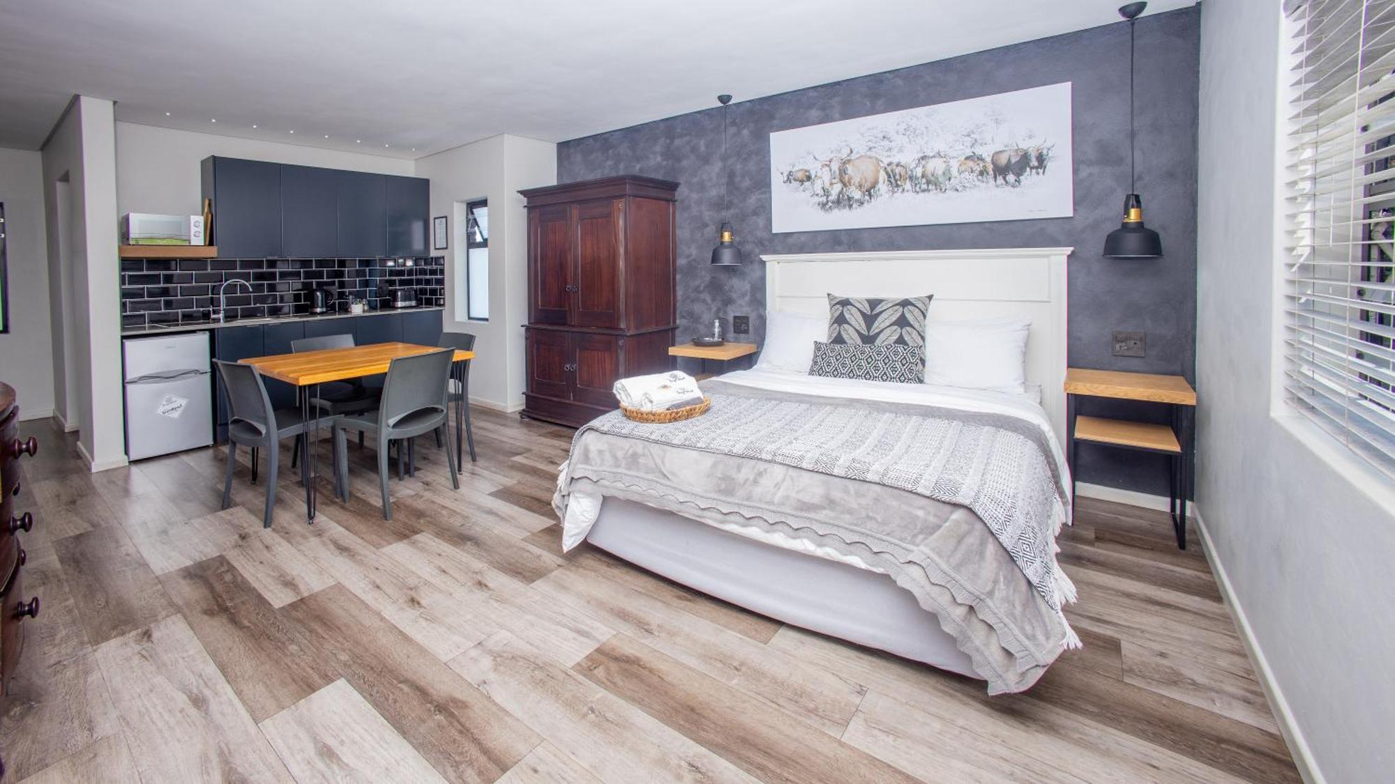 Coral Wood Self Catering Suites And B&B 이스트런던 외부 사진