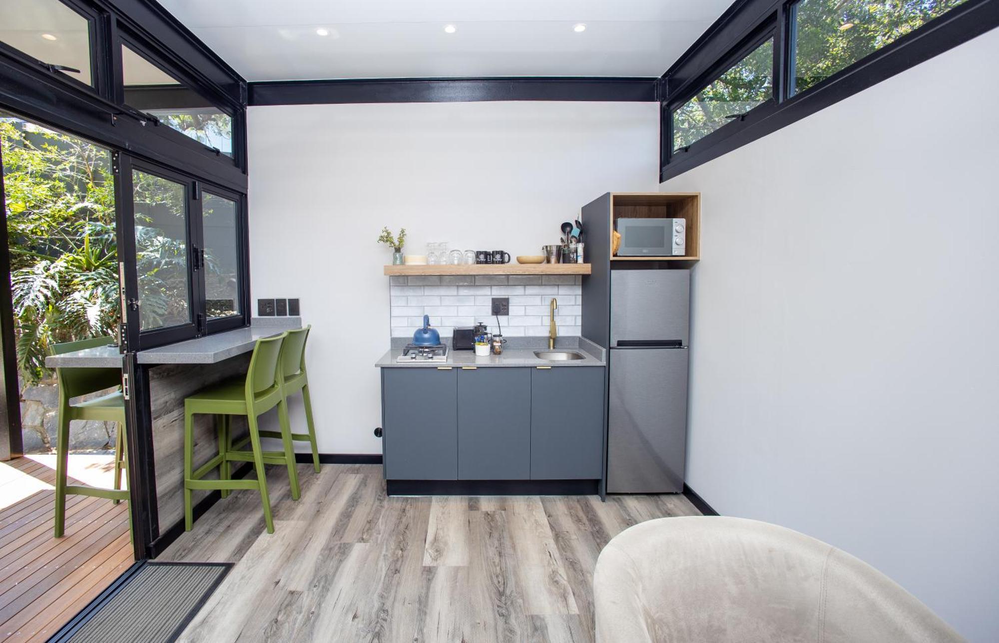 Coral Wood Self Catering Suites And B&B 이스트런던 외부 사진