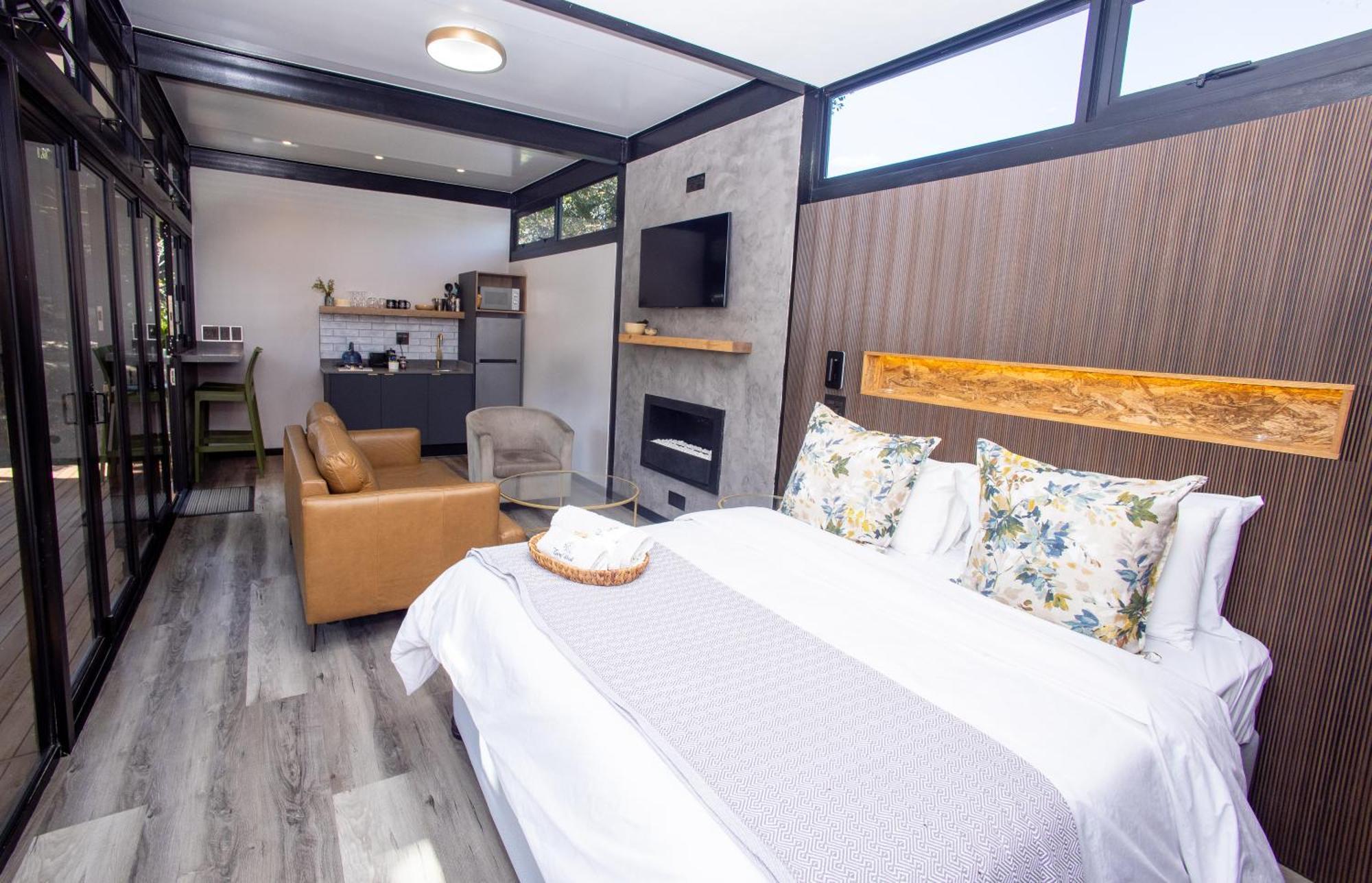 Coral Wood Self Catering Suites And B&B 이스트런던 외부 사진