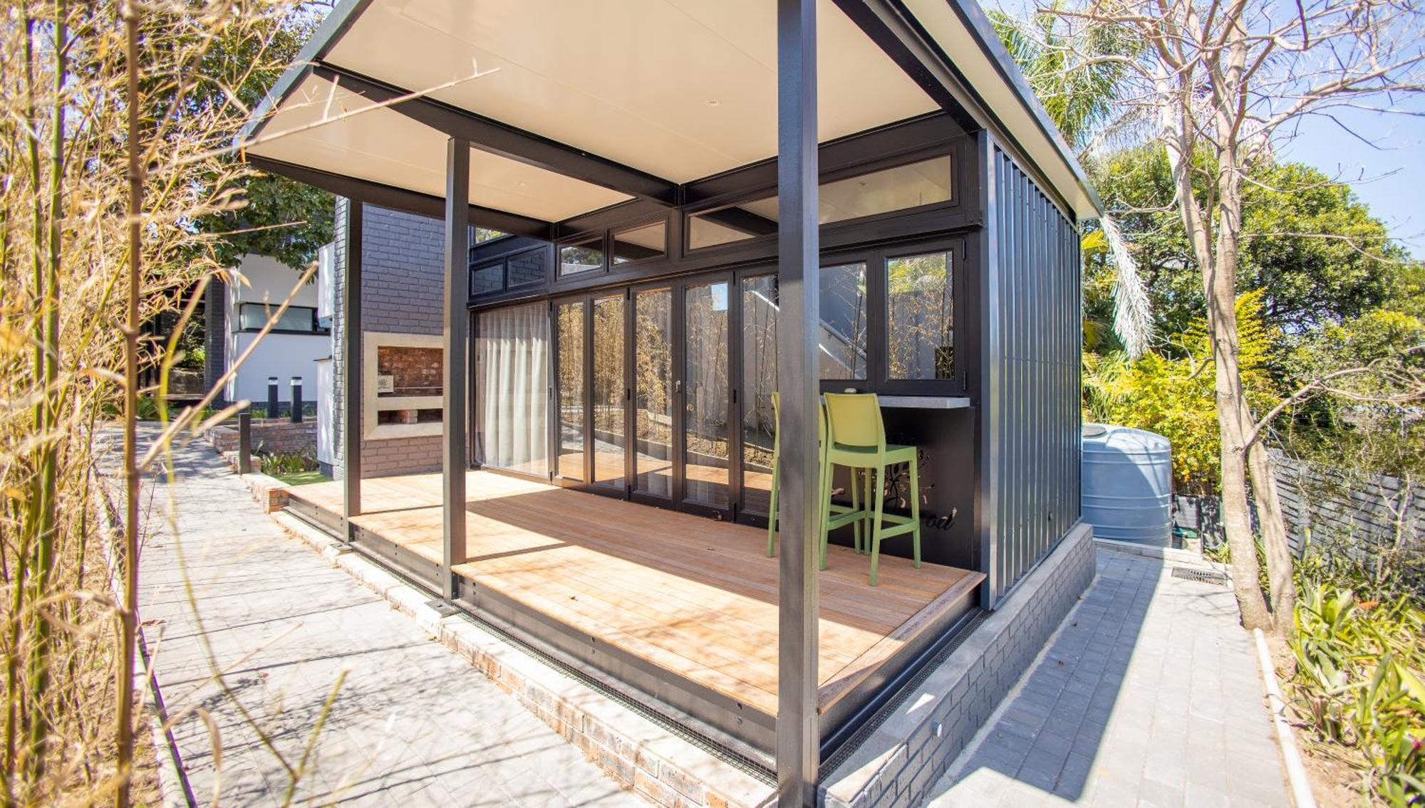 Coral Wood Self Catering Suites And B&B 이스트런던 외부 사진