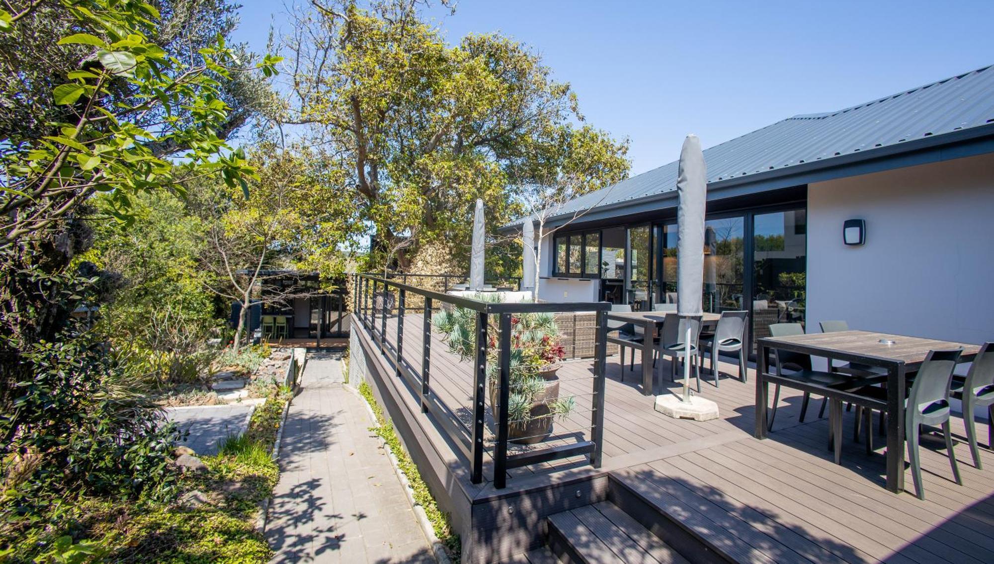 Coral Wood Self Catering Suites And B&B 이스트런던 외부 사진
